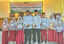 Siswa Juara Festival Galatama Ternate Terima Penghargaan
