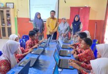 Kakankemenag Ternate Beri Motivasi Saat Tinjau ANLDB di SDN 18