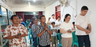 Wujud Pelayanan Kemenag Ternate: Penyuluh Agama Buddha Pimpin Doa Peringatan 7 Hari Wafatnya Umat Buddha