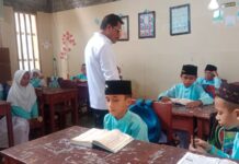 Kakankemenag Ternate Kunjungi MTs dan MI Babullahtul Khairat Loto, Tekankan Pentingnya Hafalan Al-Quran