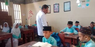 Kakankemenag Ternate Kunjungi MTs dan MI Babullahtul Khairat Loto, Tekankan Pentingnya Hafalan Al-Quran