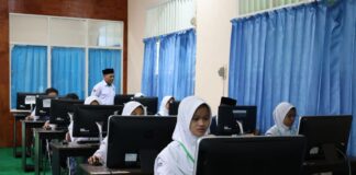 Kasi Penmad Pantau Ujian Madrasah di MTsN 1 Kota Ternate