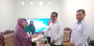 Serahkan SK Izin Operasional, Kakankemenag Ternate Tekankan Budaya Literasi Dan Al-Qur’an