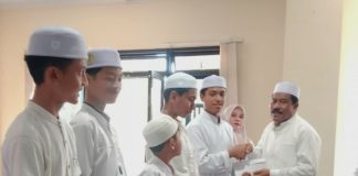 Tujuh Siswa Berprestasi Terima Penghargaan pada Peringatan Maulid Nabi di Kemenag Ternate