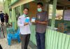 Peduli Warga Terdampak Kebakaran, Kemenag Ternate Bagikan 20 Kardus Masker